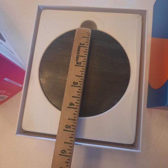 Einova Wireless Charging Stone with 10W Qi Fast Charging Black Marble - Picture 5 of 6